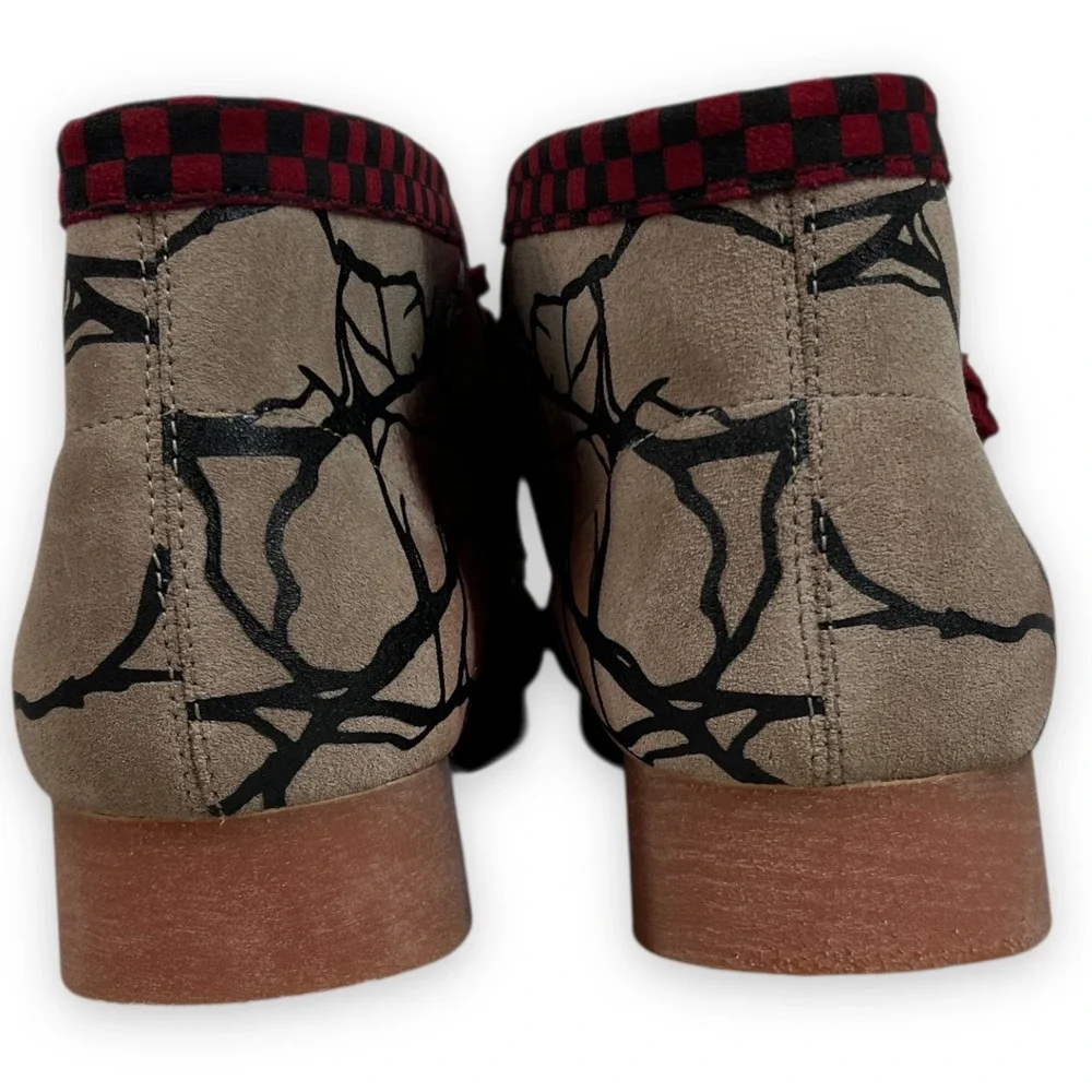 Clarks x Stranger‎ Things Hellfire Club Wallabee Boots Mens Size 11